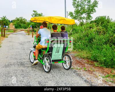 'Rosalie' transport à pédales à 4 roues pour location privée - Bossay-sur-Claise, Indre-et-Loire (37), France. Banque D'Images