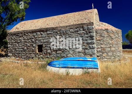 Église Saint George, Livadia, île de Tilos, Dodécanèse, Egée du Sud, Grèce. Banque D'Images