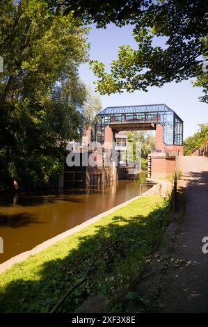 Installation de la barrière d'inondation de la rivière Foss sur la rivière Foss à York Banque D'Images