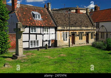 1 et 2, St John's Churchyard and Tower Lee, St John the Baptist Church yard, Devizes, Wiltshire. Banque D'Images