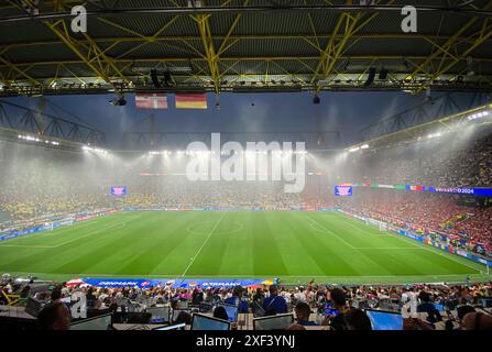 DORTMUND, ALLEMAGNE - JUIN 29 : vue d'ensemble à l'intérieur du stade car les matchs sont suspendus en raison de conditions météorologiques défavorables lors de la manche 16 de l'UEFA EURO 2024 entre l'Allemagne et le Danemark au stade de football Dortmund le 29 juin 2024 à Dortmund, Allemagne.© diebilderwelt / Alamy Stock Banque D'Images