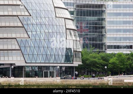 Angleterre, Londres, bâtiment de l’hôtel de ville de Norman Foster à Queen’s Walk à Southwark Banque D'Images