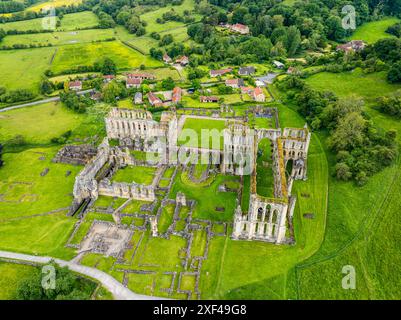 Abbaye de Rievaulx d'un drone, North York Moors National Park, North Yorkshire, Angleterre Banque D'Images