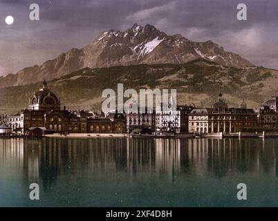 Bahnhof und Pilatus im Mondlicht, Lucerne, Schweiz / , Gare et Pilatus au clair de lune, Lucerne, Suisse, Historisch, restaurierte numérique Banque D'Images