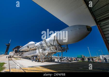 Une fusée SpaceX Falcon Heavy transportant la National Oceanic and Atmospheric Administration (NOAA) GOES-U (Geostatic Operational Environmental Satel Banque D'Images