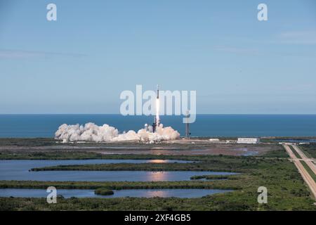 Une fusée SpaceX Falcon Heavy transportant la National Oceanic and Atmospheric Administration (NOAA) GOES-U (Geostatic Operational Environmental Satel Banque D'Images