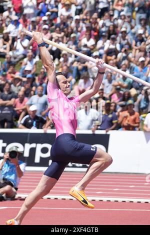 Angers, France. 01 juillet 2024. LAVILLENIE Renaud envol FINALE PERCHE HOMMES lors des Championnats de France d'athlétisme 2024 le 30 juin 2024 au stade du Lac de Maine à Angers. Photo de Laurent Lairys/ABACAPRESS. COM Credit : Abaca Press/Alamy Live News Banque D'Images