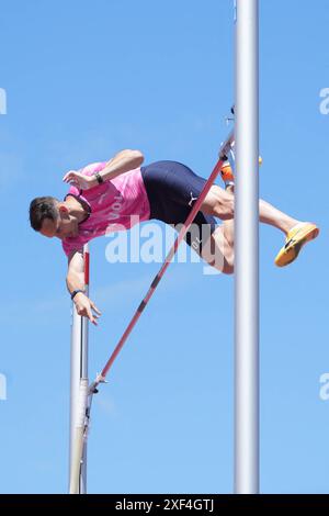 Angers, France. 01 juillet 2024. LAVILLENIE Renaud envol FINALE PERCHE HOMMES lors des Championnats de France d'athlétisme 2024 le 30 juin 2024 au stade du Lac de Maine à Angers. Photo de Laurent Lairys/ABACAPRESS. COM Credit : Abaca Press/Alamy Live News Banque D'Images