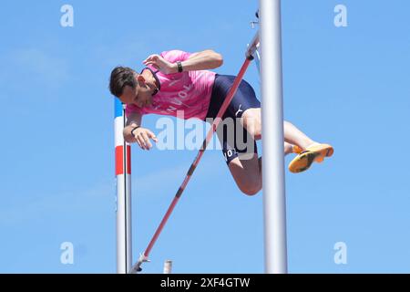 Angers, France. 01 juillet 2024. LAVILLENIE Renaud envol FINALE PERCHE HOMMES lors des Championnats de France d'athlétisme 2024 le 30 juin 2024 au stade du Lac de Maine à Angers. Photo de Laurent Lairys/ABACAPRESS. COM Credit : Abaca Press/Alamy Live News Banque D'Images