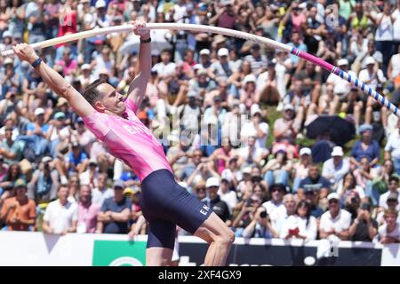 Angers, France. 01 juillet 2024. LAVILLENIE Renaud envol FINALE PERCHE HOMMES lors des Championnats de France d'athlétisme 2024 le 30 juin 2024 au stade du Lac de Maine à Angers. Photo de Laurent Lairys/ABACAPRESS. COM Credit : Abaca Press/Alamy Live News Banque D'Images