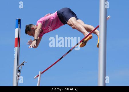 Angers, France. 01 juillet 2024. LAVILLENIE Renaud envol FINALE PERCHE HOMMES lors des Championnats de France d'athlétisme 2024 le 30 juin 2024 au stade du Lac de Maine à Angers. Photo de Laurent Lairys/ABACAPRESS. COM Credit : Abaca Press/Alamy Live News Banque D'Images