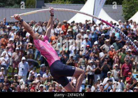 Angers, France. 01 juillet 2024. LAVILLENIE Renaud envol FINALE PERCHE HOMMES lors des Championnats de France d'athlétisme 2024 le 30 juin 2024 au stade du Lac de Maine à Angers. Photo de Laurent Lairys/ABACAPRESS. COM Credit : Abaca Press/Alamy Live News Banque D'Images