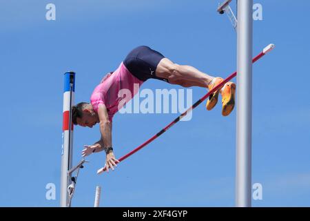 Angers, France. 01 juillet 2024. LAVILLENIE Renaud envol FINALE PERCHE HOMMES lors des Championnats de France d'athlétisme 2024 le 30 juin 2024 au stade du Lac de Maine à Angers. Photo de Laurent Lairys/ABACAPRESS. COM Credit : Abaca Press/Alamy Live News Banque D'Images