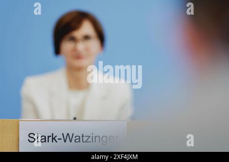 Berlin, Deutschland. 17 juin 2024. Bettina Stark-Watzinger (FDP), ministre fédérale de l'éducation et de la recherche, a enregistré lors d'une conférence de presse sur la publication du rapport "L'éducation en Allemagne 2024" à Berlin, le 17 juin 2024. Crédit : dpa/Alamy Live News Banque D'Images