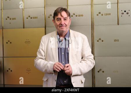 Le directeur de Cervantes Luis Garcia Montero lors du legs "in memoriam" du poète Severo Sarduy à la Caja de las Letras de l'Institut Cervantes, Banque D'Images