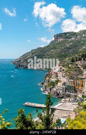 Le village de Minori sur la côte amalfitaine - vue depuis le sentier des citrons (il Sentiero di Limoni) Banque D'Images