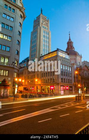 La région y El fenix datant de la rue Sevilla, vision de nuit. Madrid, Espagne. Banque D'Images