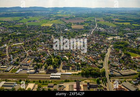 Gare Hbf Lage (Lippe), vue sur le centre-ville, parc Sedanplatz, collines et forêt, vivre et vivre, Lage, Westphalie orientale, Rhénanie-du-Nord-Wes Banque D'Images