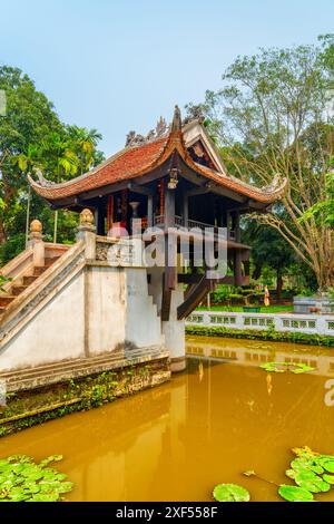 Vue imprenable sur la pagode One Pillar à Hanoi, Vietnam. Le temple bouddhiste historique est une destination touristique populaire de l'Asie. Banque D'Images