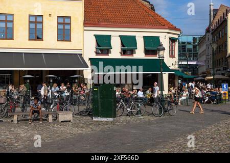 Vie quotidienne, Lilla torg (en anglais : Square) à Malmö, Suède, pendant le vendredi. Banque D'Images