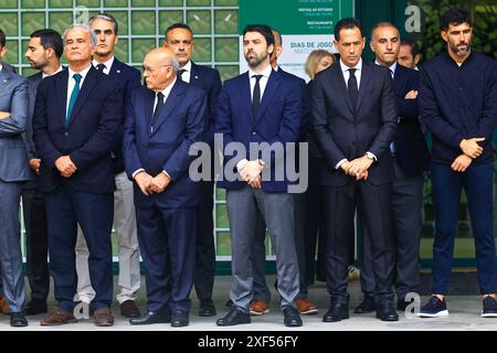 Lisboa, Portugal. 30 juin 2024. Lisbonne, 30/06/2024-les funérailles du footballeur Manuel Fernandes ont eu lieu ce dimanche mais sont réservées uniquement à la famille et aux proches de l’ancien attaquant vert et blanc. Le corps, qui a été inhumé au stade José ; Alvalade, sera emmené dans un cortège funéraire de la place Centenário, avant de se rendre sur le site funéraire, où le corps sera incinéré. Crédit : Atlantico Press/Alamy Live News Banque D'Images