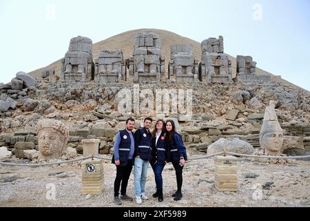 Le mont Nemrut, à son sommet, se dresse le sanctuaire de la tombe du roi Antiochus Ier de Commagène Banque D'Images