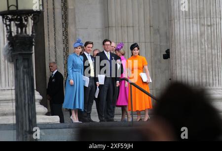 Londres, Royaume-Uni. 3 juin 2022. La princesse Eugénie et Béatrice arrivent avec leurs maris à Thanksgiving à la cathédrale St Pauls dans le cadre des célébrations pour le Jubilé de platine de SM la Reine Elizabeth Banque D'Images