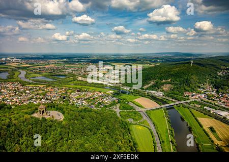 Vue aérienne, monument Kaiser Wilhelm, monument culturel, Wiehengebirge, rivière Weser et pont Porta, tour de télévision Porta Westfalica, route fédérale Banque D'Images