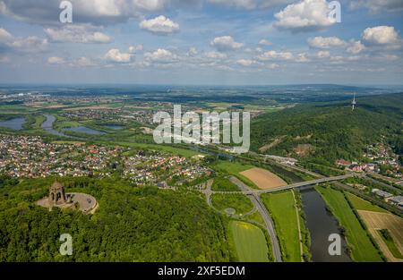 Vue aérienne, monument Kaiser Wilhelm, monument culturel, Wiehengebirge, rivière Weser et pont Porta, tour de télévision Porta Westfalica, route fédérale Banque D'Images