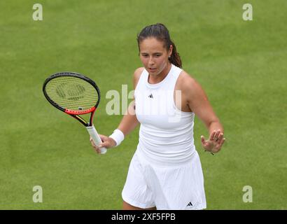 Londres, Grande-Bretagne. 1er juillet 2024. Daria Kasatkina réagit après le match de premier tour féminin entre Zhang Shuai, de Chine, et Daria Kasatkina, de Russie, au championnat de tennis de Wimbledon à Londres, en Grande-Bretagne, le 1er juillet 2024. Crédit : Han Yan/Xinhua/Alamy Live News Banque D'Images