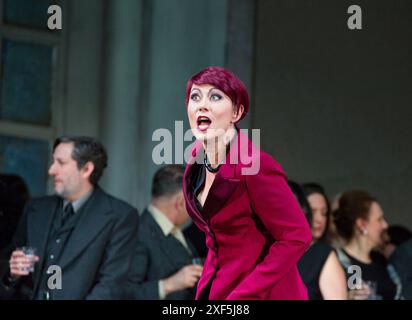 Veronica Simeoni (Preziosilla) dans LA FORZA DEL Destino (la Force du destin) au Royal Opera, Covent Garden, Londres WC2 21/03/2019 musique : Giuseppe Verdi chef d'orchestre : Antonio Pappano design : Christian Schmidt éclairage : OLAF Chorégraphe d'hiver : Otto Pichler réalisateur original : Christof Loy Banque D'Images