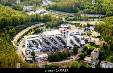 Vue aérienne, hôpital général Diakonie Klinikum Jung-Stilling, héliport ADAC Luftrettung, zone forestière, Siegen-Rosterberg, Siegen, Siegerland, RHI Nord Banque D'Images