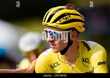 Turin, Italie. 01 juillet 2024. Le slovène Tadej Pogacar, portant le maillot jaune du leader du classement général lors de la troisième étape du Tour de France sur 230,8 kilomètres (143,4 miles) avec départ à Piacenza et arrivée à Turin, Italie, lundi 01 juillet 2024. Sport - cyclisme . (Photo de Marco Alpozzi/Lapresse) crédit : LaPresse/Alamy Live News Banque D'Images