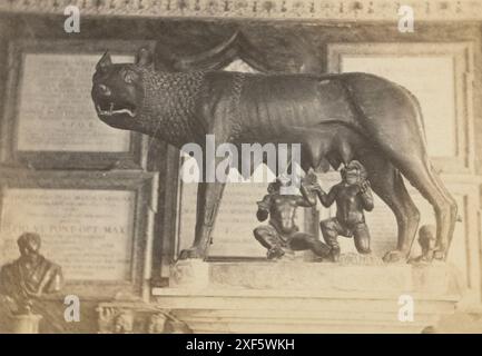 Antique circa 1867 carte de visite photographie, le loup Capitole est une sculpture en bronze représentant une scène de la légende de la fondation de Rome. SOURCE : CDV ORIGINAL Banque D'Images