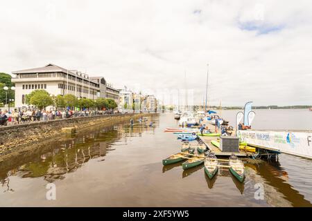 Le Foyle maritime Festival sur les rives et les eaux de la rivière Foyle dans la ville de Derry/Londonderry a lieu habituellement le dernier week-end de juin. Banque D'Images