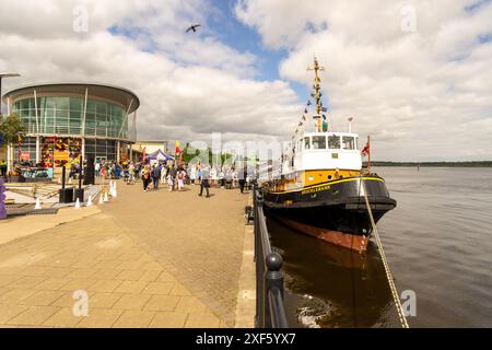 Le Foyle maritime Festival sur les rives et les eaux de la rivière Foyle dans la ville de Derry/Londonderry a lieu habituellement le dernier week-end de juin. Banque D'Images