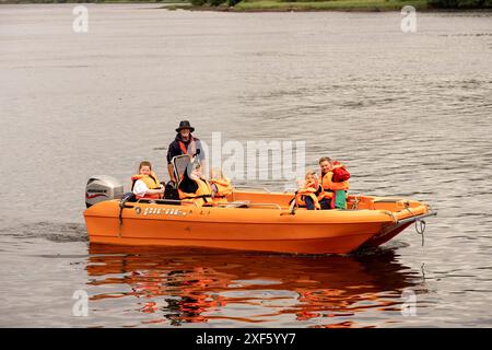 Le Foyle maritime Festival sur les rives et les eaux de la rivière Foyle dans la ville de Derry/Londonderry a lieu habituellement le dernier week-end de juin. Banque D'Images