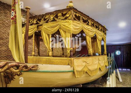 Falua de María Cristina de Borbón ou bateau royal du Musée Royal Faluas dans le jardin del principe de Aranjuez, Madrid, Communauté autonome, Espagne Banque D'Images