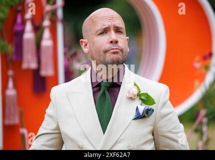 Londres, Royaume-Uni. 1er juillet 2024. Comédien Tom Allen. Journée presse au RHS Hampton court Flower Show. Crédit : Mark Thomas/Alamy Live News Banque D'Images