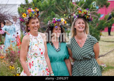 Londres, Royaume-Uni. 1er juillet 2024. Journée de presse des chapeaux floraux au RHS Hampton court Flower Show. Crédit : Mark Thomas/Alamy Live News Banque D'Images