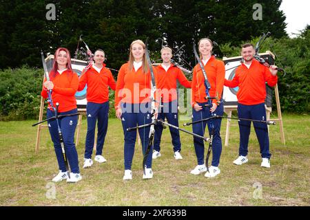 Bryony Pitman, Tom Hall, Megan Havers, Conor Hall, Penny Healey et Alex Wise lors de l'annonce de l'équipe de tir à l'arc Team GB Paris 2024 à Ackers Adventure, Birmingham. Date de la photo : lundi 1er juillet 2024. Banque D'Images