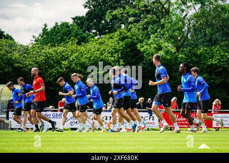 Spieler beim Aufwaermen GER, Training Holstein Kiel, Fussball, Bundesliga, saison 2024/25, 01.07.2024 Foto : Eibner-Pressefoto/Marcel von Fehrn Banque D'Images