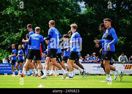 Spieler beim Aufwaermen GER, Training Holstein Kiel, Fussball, Bundesliga, saison 2024/25, 01.07.2024 Foto : Eibner-Pressefoto/Marcel von Fehrn Banque D'Images