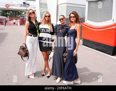 Barcelone, Espagne. 23 juin 2024. 23.06.2024, circuit de Catalunya, Barcelone, formule 1 Aramco Grand Prix d'Espagne 2024, sur la photo Flavy Barla (l), petite amie d'Esteban Ocon (FRA), Alpine F1 Team, Laila Hasanovic (2ème à partir de la gauche), petite amie du pilote d'essai Mick Schumacher (DEU), Mercedes-AMG Petronas Formula One Team, Alexandra Saint Mleux, petite amie de Charles Leclerc (MCO), Scuderia Ferrari HP, Francisca Cerqueira Gomes, petite amie de Pierre Gasly (FRA), Alpine F1 Team crédit : dpa/Alamy Live News Banque D'Images