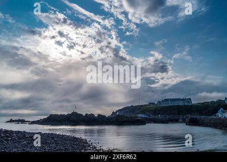 Promenade géorgienne en bord de mer de Portpatrick, Wigtownshire, Dumfries et Galloway au coucher du soleil, Écosse Banque D'Images