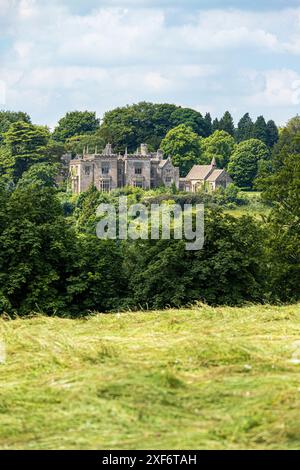 Une longue vue de Lypiatt Park de l'est, près du village Cotswold de Bisley, Gloucestershire, Angleterre Royaume-Uni. Banque D'Images