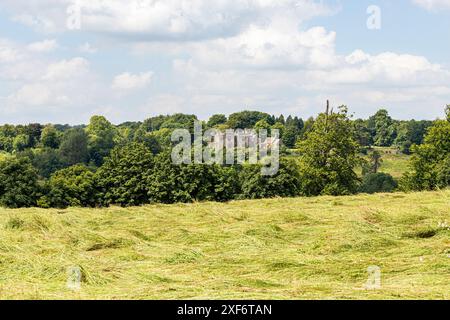 Une longue vue de Lypiatt Park de l'est, près du village Cotswold de Bisley, Gloucestershire, Angleterre Royaume-Uni. Banque D'Images