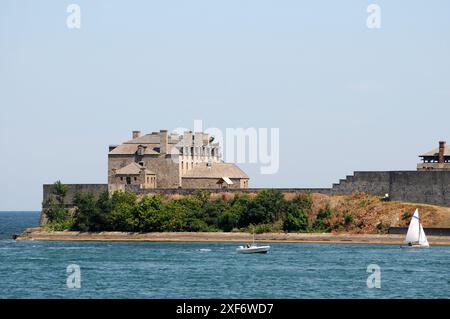 « Old Fort Niagara » et l'embouchure de la rivière Niagara vue de Niagara sur le lac. Banque D'Images