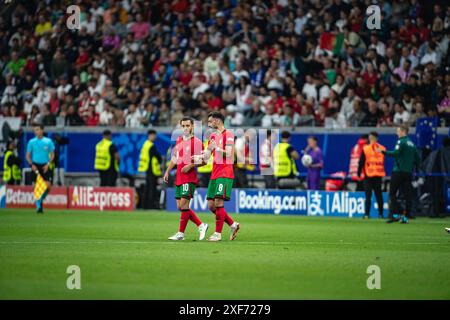 Francfort, Allemagne, 1er juillet 2024 FRANCFORT, ALLEMAGNE - 1er JUILLET : Bruno Fernandes, du Portugal, et Bernardo Silva, du Portugal, vus lors de la manche 16 du Championnat de l'UEFA Euro 2024 entre le Portugal et la Slovénie au Frankfurt Arena le 1er juillet 2024 à Francfort, Allemagne. (Photo de Dan O' Connor/ATPImages) Dan O' Connor (Dan O' Connor/ATP images/SPP) crédit : SPP Sport Press photo. /Alamy Live News Banque D'Images