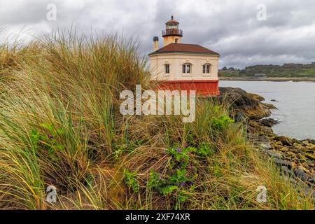 Phare de coquille River à Bandon, Oregon, États-Unis. Banque D'Images